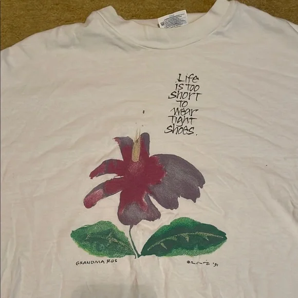 Vintage cotton Hanes T-Shirt with Graphic Text and flower - Picture 4 of 8